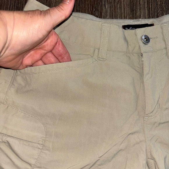Marmot size 6 ladies tan shorts excellent condition - Picture 4 of 6